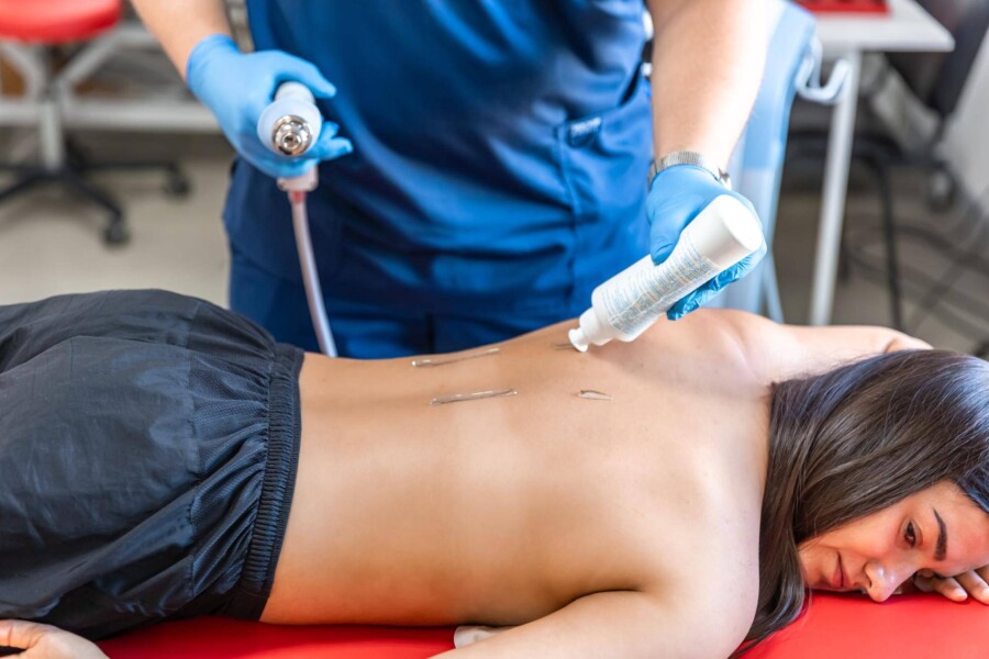 Jak działa laser na kręgosłup podczas leczenia bólu?