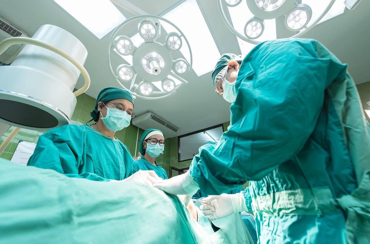 Jak pielęgnować bliznę po operacji by wspomóc jej gojenie?